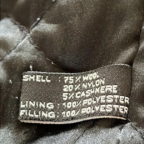 Weatherproof jacket - Picture 14 of 16